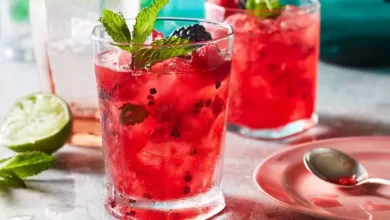 Evde kolay Berry Hibiscus çayı